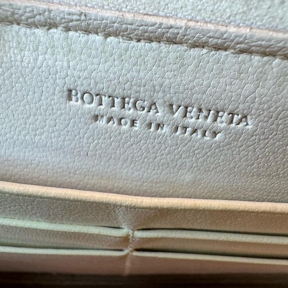 BOTTEGA VENETA 🔥RARE🔥Intrecciato Woven Nappa leather Zip around wallet. White. - Picture 11 of 11